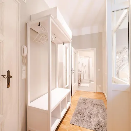 White Flat By Grazrentals Architect Designed & Stylish & Free Parking Graz