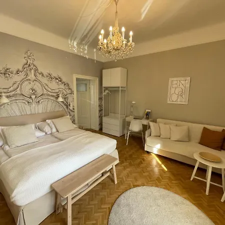 White Flat By Grazrentals With Cool Location & Free Parking Lejlighed