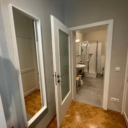 White Flat By Grazrentals With Cool Location & Free Parking Lejlighed