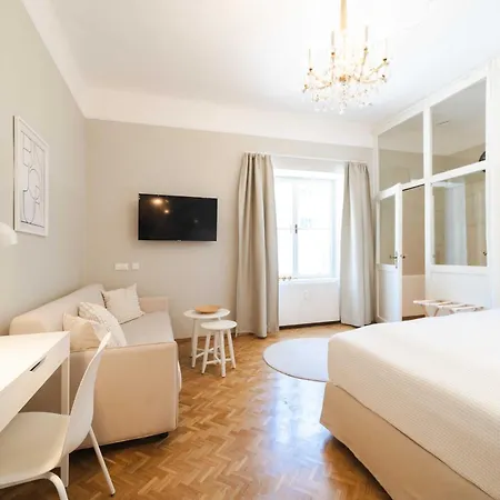 Daire White Flat By Grazrentals Architect Designed & Stylish & Free Parking