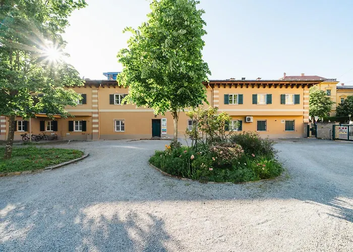 White Flat By Grazrentals With Cool Location & Free Parking