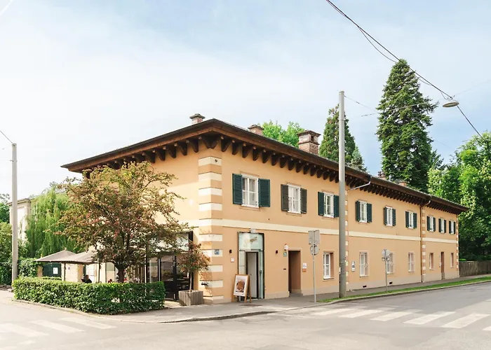 White Flat By Grazrentals Architect Designed & Stylish & Free Parking Apartment