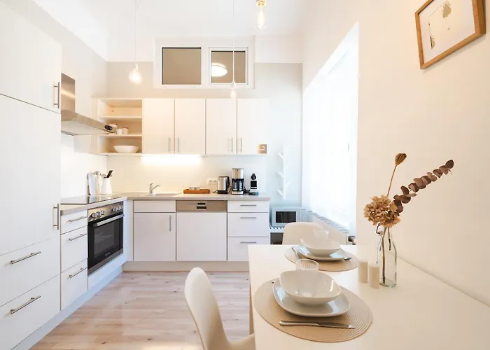 Apartment White Flat By Grazrentals With Cool Location & Free Parking